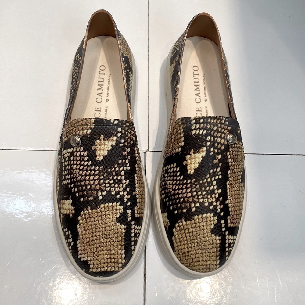 Vince Camutto warm roccia  print Marjetta sneakers/ flats. Size 7.5.NWT/BOX.